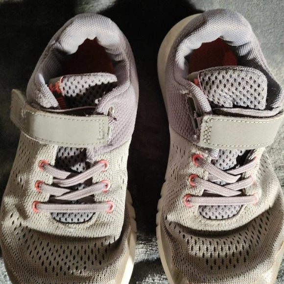 Under Armour girls shoes size 2Y - Picture 2 of 9